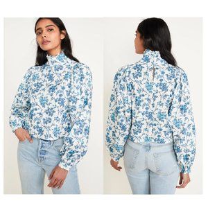 EUC Meadows Carnation Top In Big Blue Floral